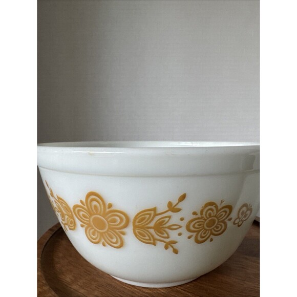 Pyrex Butterfly Gold Mixing Bowl # 402 - 1½ QT - 1.5 L Nesting Mixing Bowl 7¼" - Picture 4 of 12